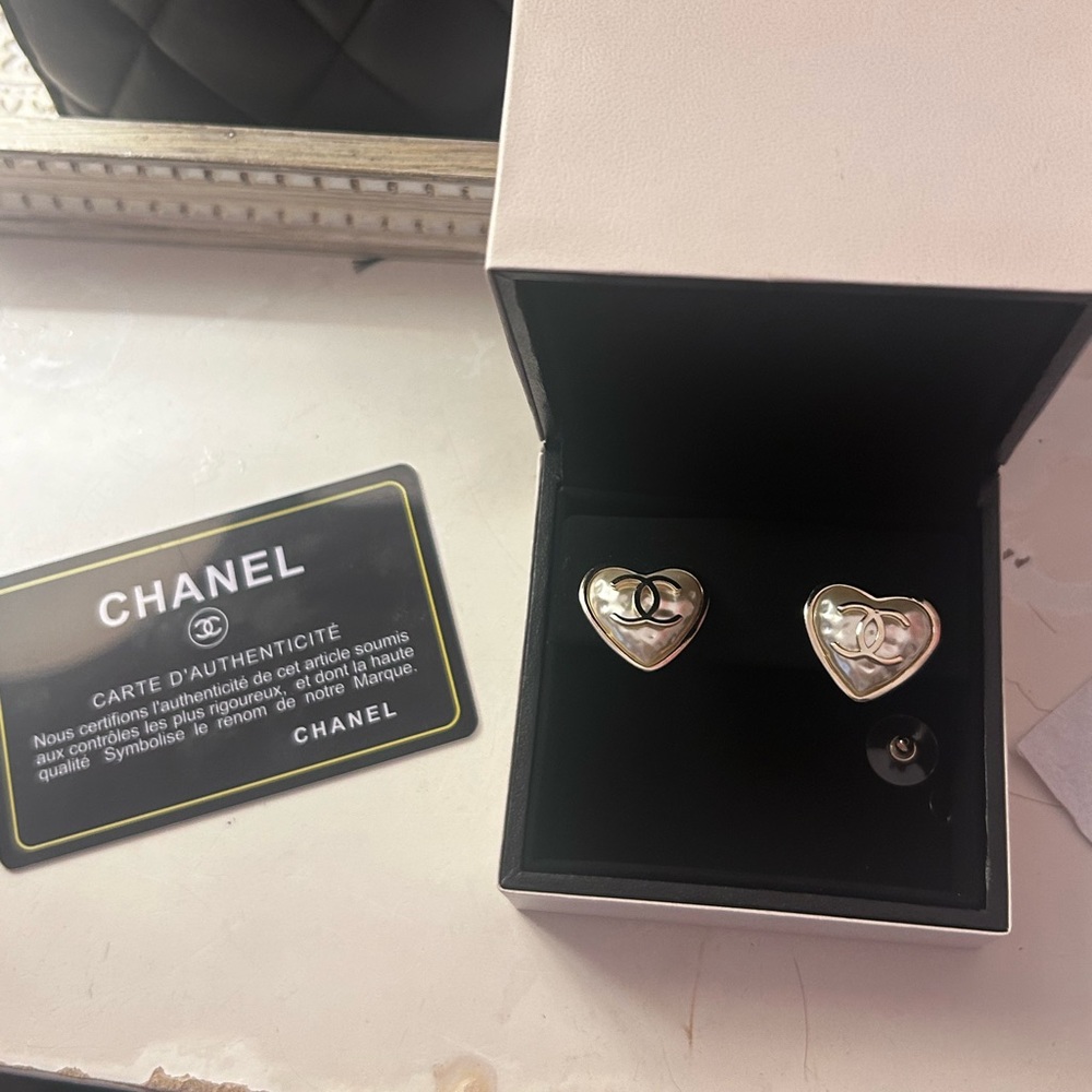 Chanel pearl heart earrings